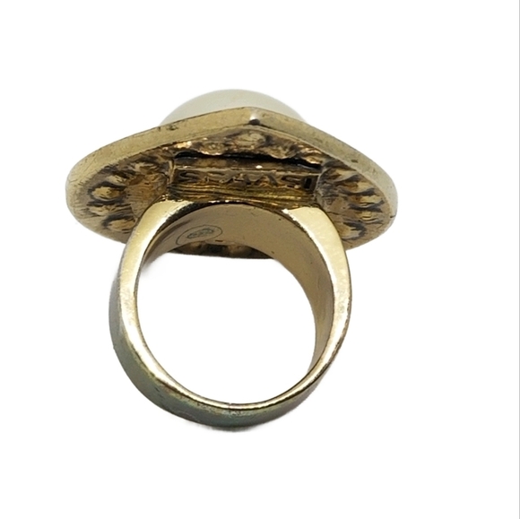 ARNOLD SCAASI DESIGNER VINTAGE GOLDTONE, FAUX PEARL & RHINESTONE FASHION RING - Picture 6 of 8
